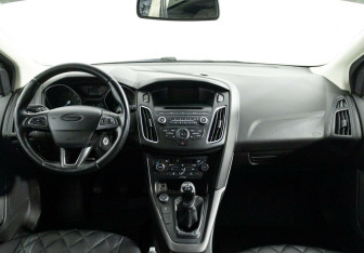 Подержанный автомобиль Ford Focus Hatchback 2017 года (8 фото)