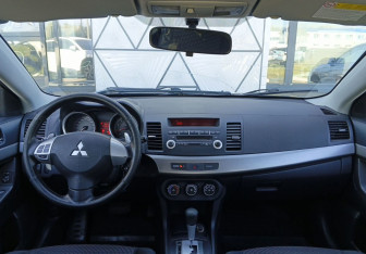 Подержанный автомобиль Mitsubishi Lancer Sedan 2008 года (9 фото)