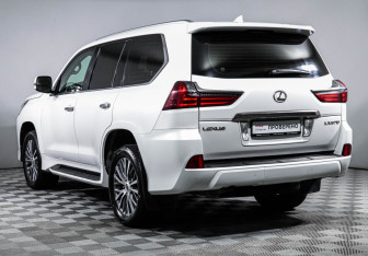 Подержанный автомобиль Lexus LX 2017 года (7 фото)