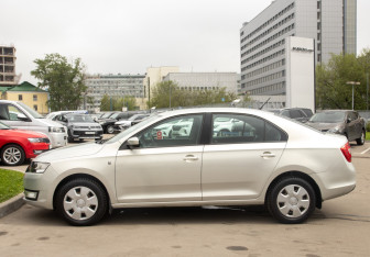 Подержанный автомобиль Skoda Rapid Liftback 2014 года (6 фото)