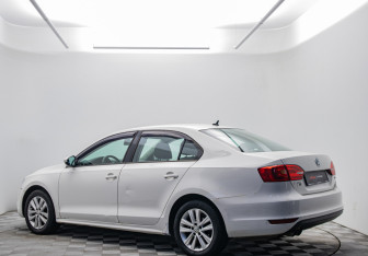 Подержанный автомобиль Volkswagen Jetta Sedan 2014 года (7 фото)