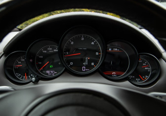 Подержанный автомобиль Porsche Cayenne 2014 года (9 фото)