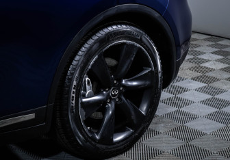 Подержанный автомобиль Infiniti QX70 2014 года (15 фото)