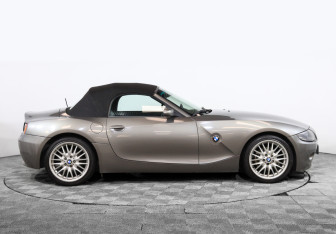 Подержанный автомобиль BMW Z4 Roadster 2004 года (9 фото)