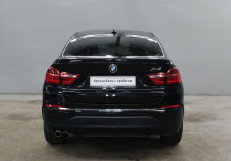 Подержанный автомобиль BMW X4 2016 года (6 фото)