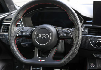 Подержанный автомобиль Audi A4 Sedan 2020 года (18 фото)