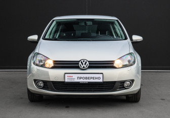 Подержанный автомобиль Volkswagen Golf Hatchback 2012 года (2 фото)