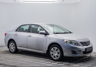 Подержанный автомобиль Toyota Corolla Sedan 2008 года (7 фото)