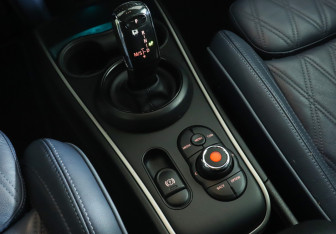 Подержанный автомобиль MINI Countryman 2022 года (16 фото)