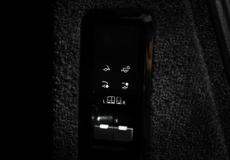 Подержанный автомобиль Land Rover Range Rover Sport 2023 года (23 фото)