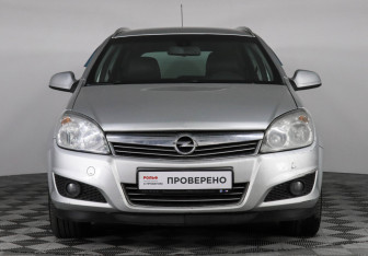 Подержанный автомобиль Opel Astra Wagon 2013 года (2 фото)