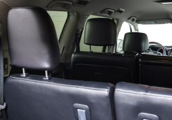 Подержанный автомобиль Toyota Land Cruiser Suv 2012 года (10 фото)