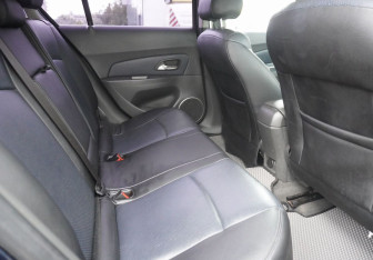 Подержанный автомобиль Chevrolet Cruze Sedan 2010 года (10 фото)