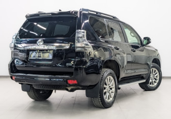 Подержанный автомобиль Toyota Land Cruiser Prado 2017 года (5 фото)