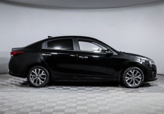 Подержанный автомобиль Kia Rio Sedan 2021 года (4 фото)