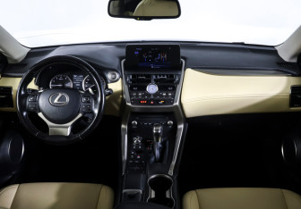 Подержанный автомобиль Lexus NX 2017 года (12 фото)