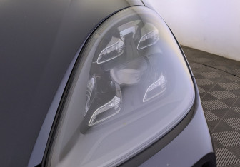 Подержанный автомобиль Porsche Cayenne 2018 года (11 фото)