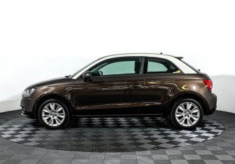 Подержанный автомобиль Audi A1 2010 года (8 фото)