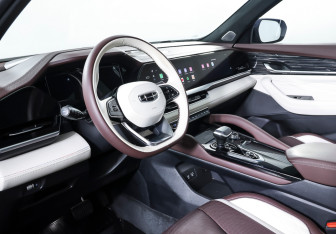 Подержанный автомобиль Geely Monjaro 2023 года (14 фото)