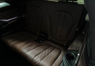 Подержанный автомобиль BMW X7 2019 года (17 фото)