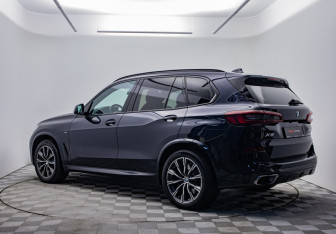 Подержанный автомобиль BMW X5 2021 года (7 фото)
