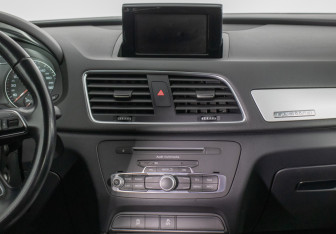 Подержанный автомобиль Audi Q3 2015 года (14 фото)