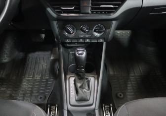 Подержанный автомобиль Skoda Rapid Liftback 2021 года (16 фото)