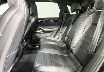 Подержанный автомобиль Porsche Cayenne 2018 года (10 фото)