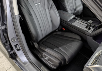 Подержанный автомобиль Hongqi H5 2024 года (23 фото)