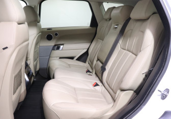 Подержанный автомобиль Land Rover Range Rover Sport 2016 года (10 фото)