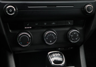 Подержанный автомобиль Skoda Octavia Liftback 2014 года (15 фото)