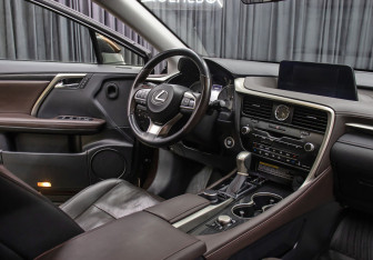 Подержанный автомобиль Lexus RX 2018 года (11 фото)