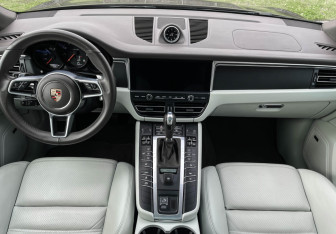Подержанный автомобиль Porsche Macan 2021 года (12 фото)