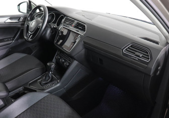 Подержанный автомобиль Volkswagen Tiguan 2018 года (10 фото)