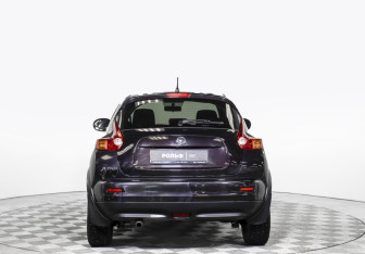Подержанный автомобиль Nissan Juke 2012 года (6 фото)