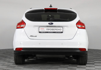 Подержанный автомобиль Ford Focus Hatchback 2018 года (6 фото)