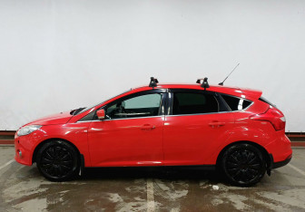 Подержанный автомобиль Ford Focus Hatchback 2011 года (8 фото)