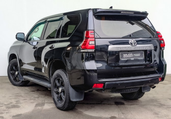 Подержанный автомобиль Toyota Land Cruiser Prado 2020 года (7 фото)