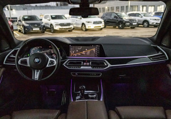 Подержанный автомобиль BMW X7 2020 года (16 фото)