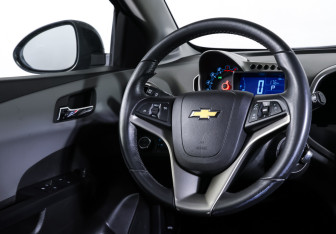 Подержанный автомобиль Chevrolet Aveo Hatchback 2014 года (13 фото)