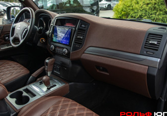 Подержанный автомобиль Mitsubishi Pajero 2012 года (7 фото)