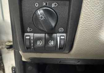 Подержанный автомобиль Chevrolet Viva 2005 года (15 фото)