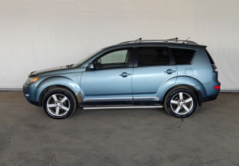 Подержанный автомобиль Mitsubishi Outlander 2008 года (7 фото)
