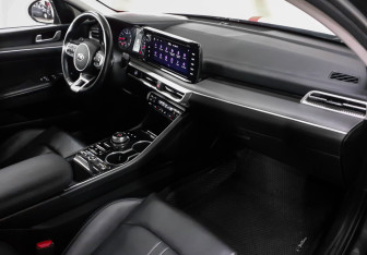 Подержанный автомобиль Kia K5 2021 года (9 фото)
