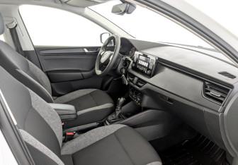 Подержанный автомобиль Skoda Rapid Liftback 2021 года (11 фото)