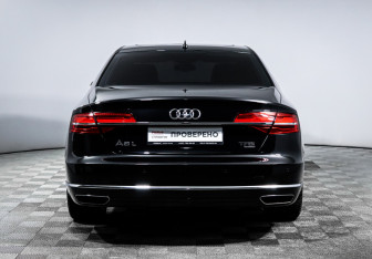 Подержанный автомобиль Audi A8 2015 года (6 фото)