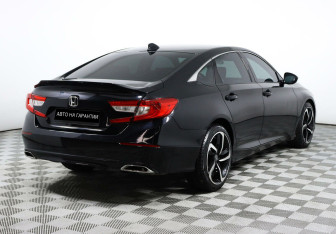 Подержанный автомобиль Honda Accord Sedan 2022 года (5 фото)