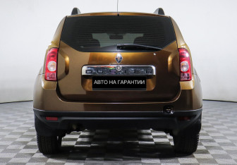 Подержанный автомобиль Renault Duster 2014 года (4 фото)