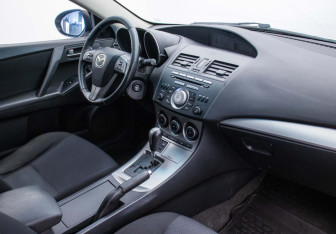 Подержанный автомобиль Mazda 3 Sedan 2011 года (10 фото)