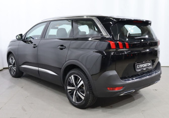 Подержанный автомобиль Peugeot 5008 Suv 2022 года (6 фото)